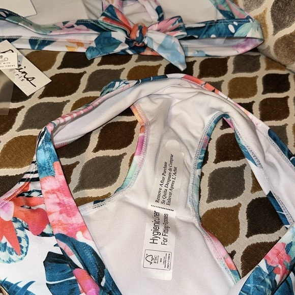 New Raisins Girls - Picture 7 of 8